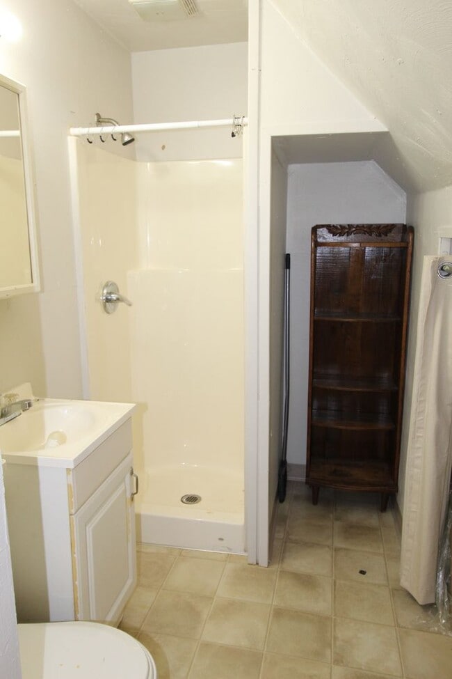 Building Photo - Upstairs Studio Apartment