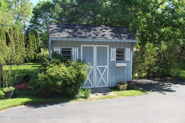 Building Photo - 350 Branch Ave