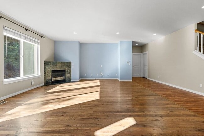 Building Photo - 15119 SW Greenfield Dr