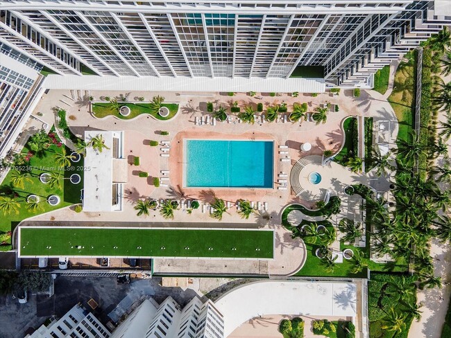 Building Photo - 10275 Collins Ave