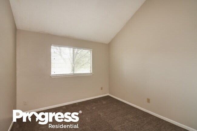Building Photo - 16602 Quiet Trail Dr