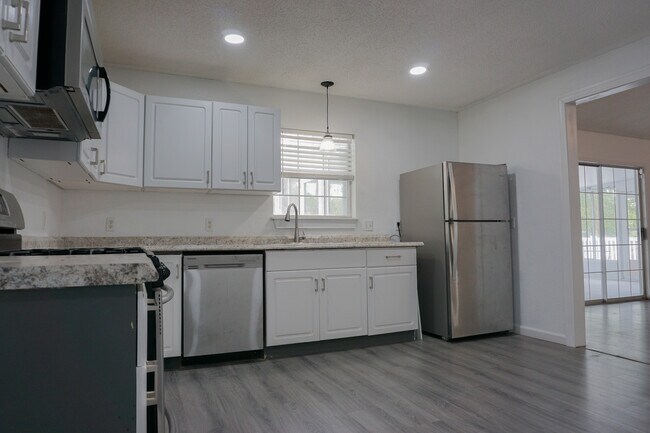 Building Photo - 233 Grand Prix Dr