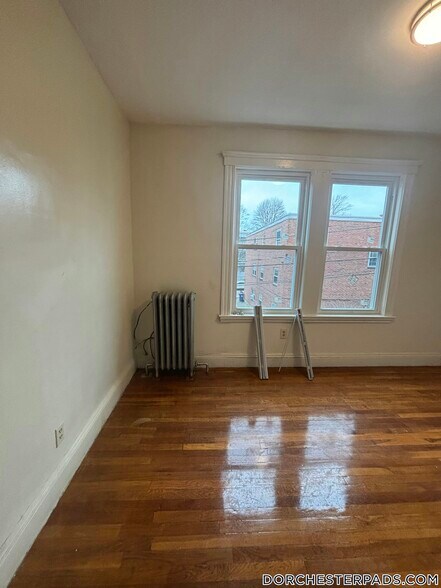 Building Photo - 19 Mora St