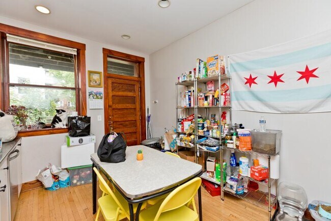 Building Photo - 4 bedroom in Chicago IL 60626