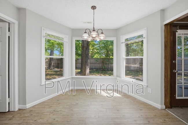 Building Photo - 901 Vincent Ct