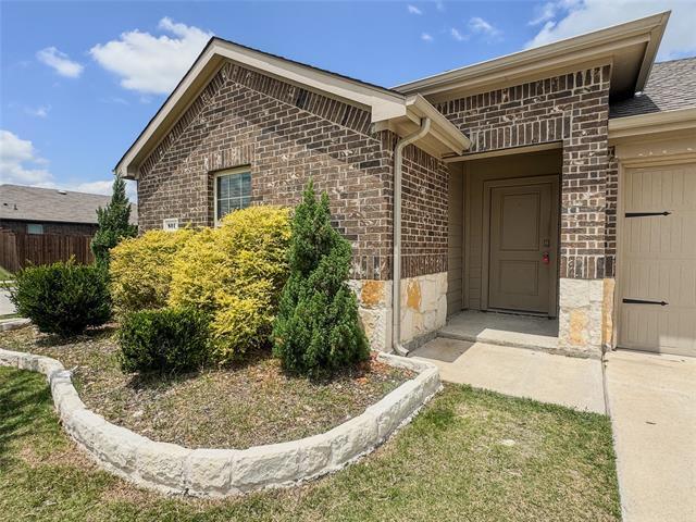 Building Photo - 801 Meadow Creek Ln