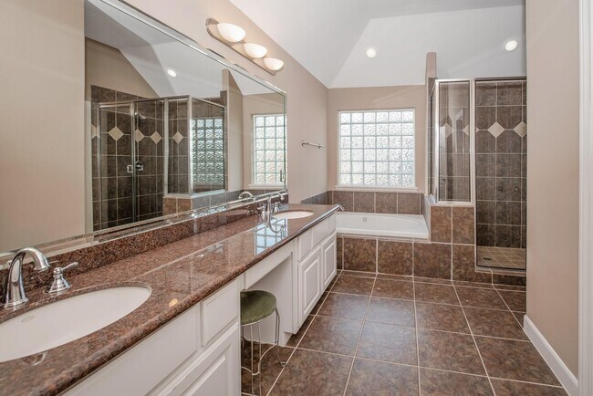 Building Photo - 1113 Peveto St