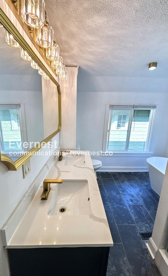 Building Photo - 1442 Hamlet St