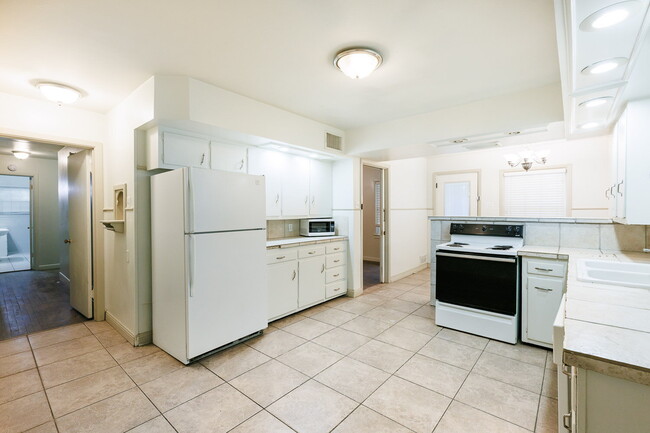 Building Photo - 4 Bedroom in Tech Terrace