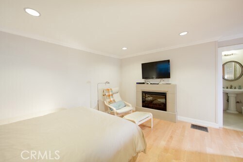 Building Photo - 301 N Hudson Ave