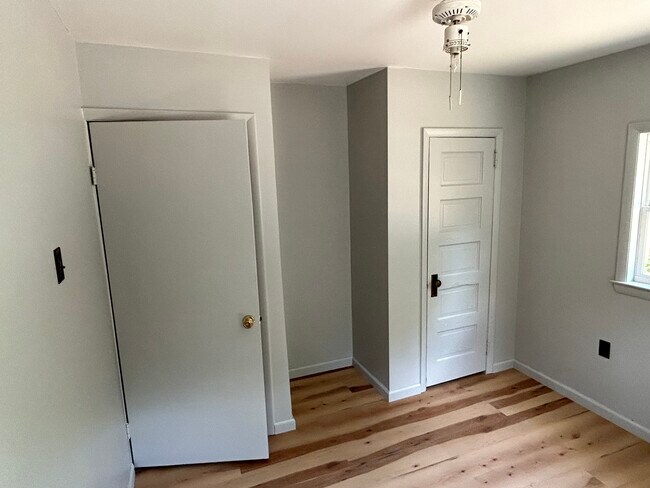 Building Photo - 359 Truce Rd