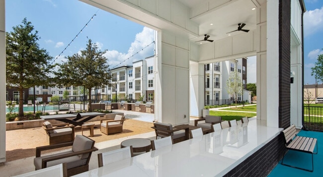 Building Photo - 1301 Leah Ave