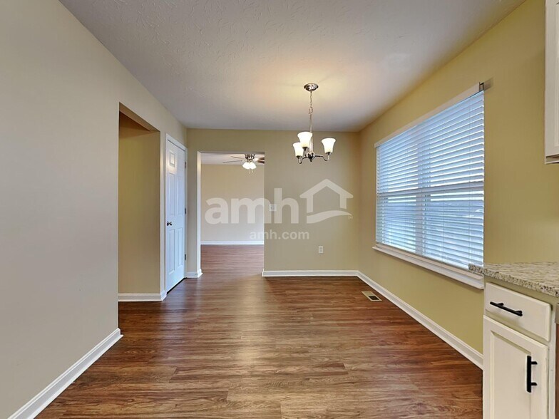 Building Photo - 10319 Fredricksburg Rd