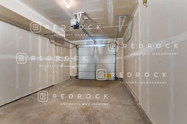 Building Photo - 4838 N Orchid Ln