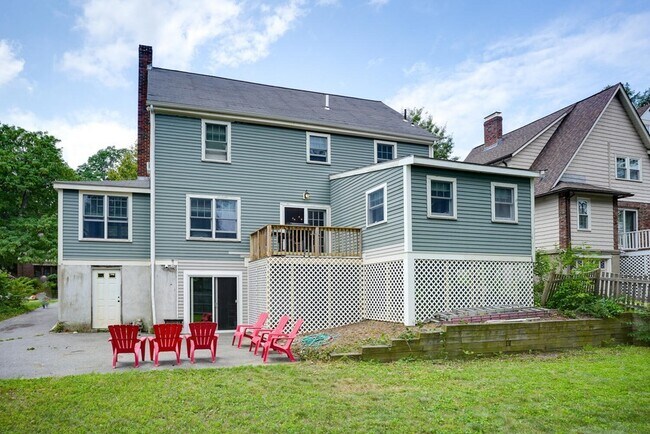 Building Photo - 72 Richardson Rd