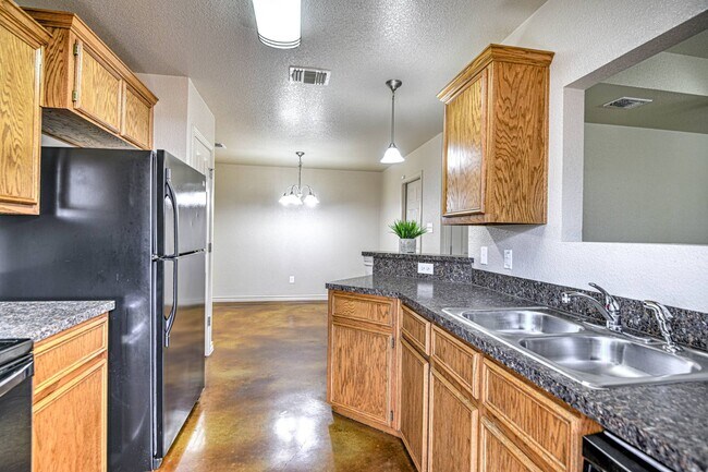 Building Photo - 1607 Powder River Dr APT A