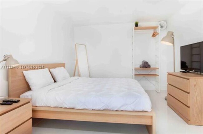 Building Photo - 1717 N Bayshore Dr