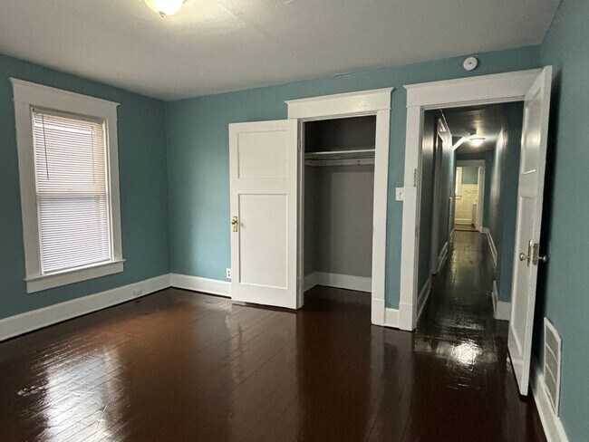 Building Photo - AVAILABLE NOW! Charming 3-Bed, 1-Bath Historic Duplex in Indianapolis!