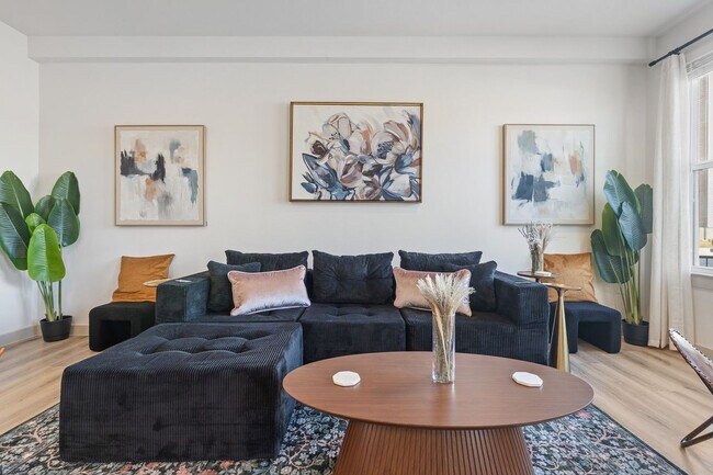 Building Photo - 1301 Leah Ave