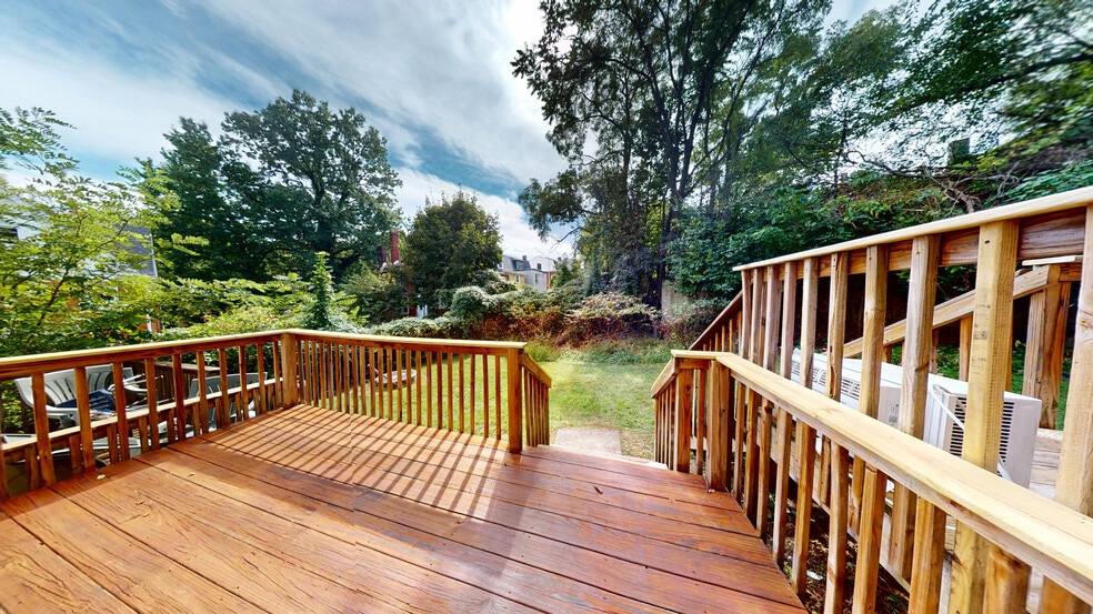 Building Photo - 5406 Columbo St