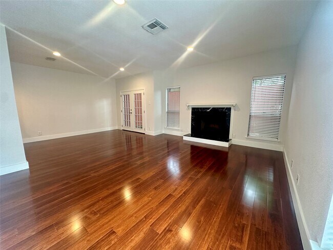 Building Photo - 2486 Bering Dr