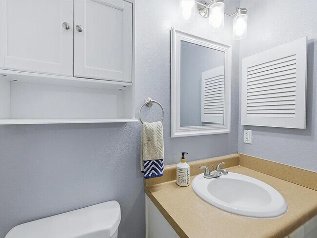 Building Photo - 47 Meadowlark Dr