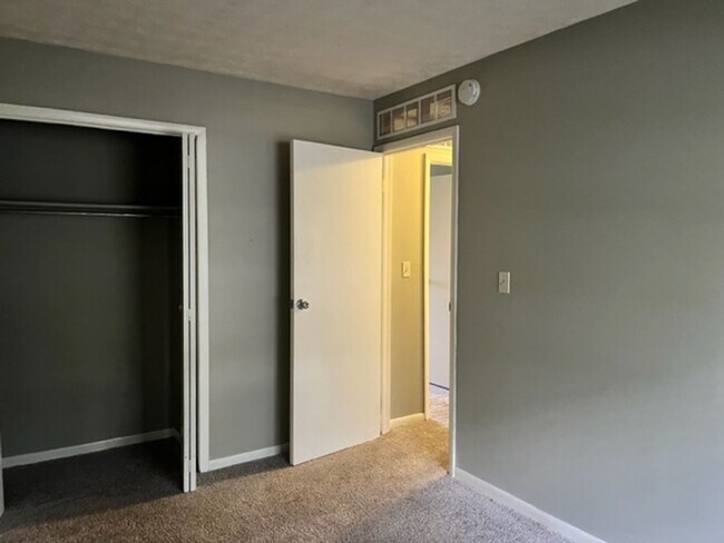 Building Photo - 4405 W Wagonwheel Trail