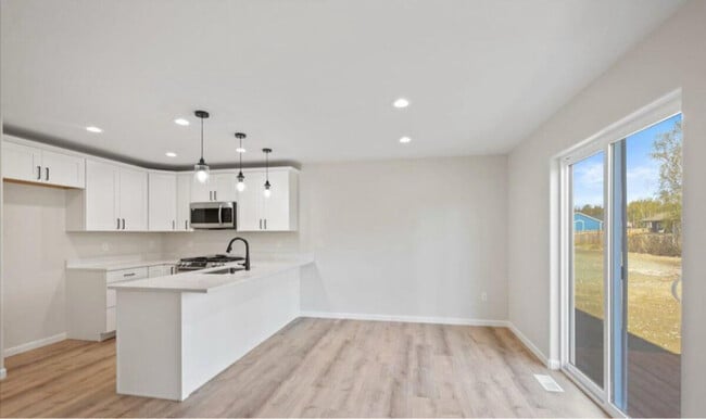 Building Photo - 323 Ashbrook Dr