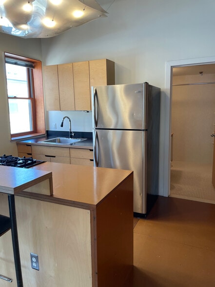 Kitchen - 918 N Main St