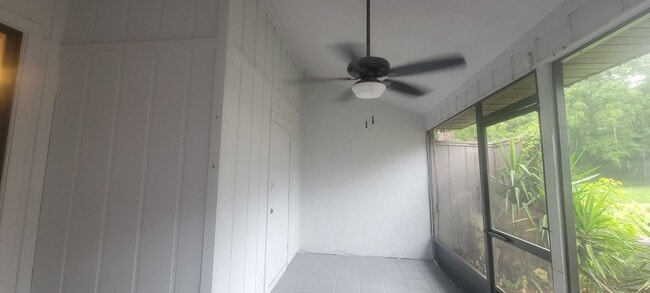 Building Photo - 2/2.5 Townhome Mile Run