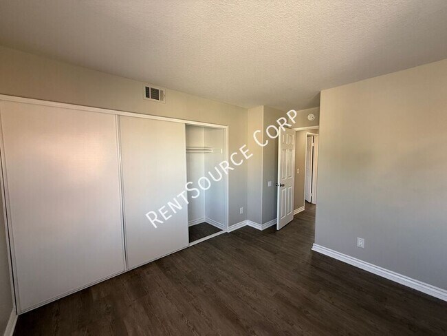 Building Photo - 40055 Castana Ln