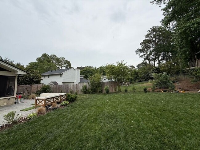 Building Photo - 908 Plateau Ln