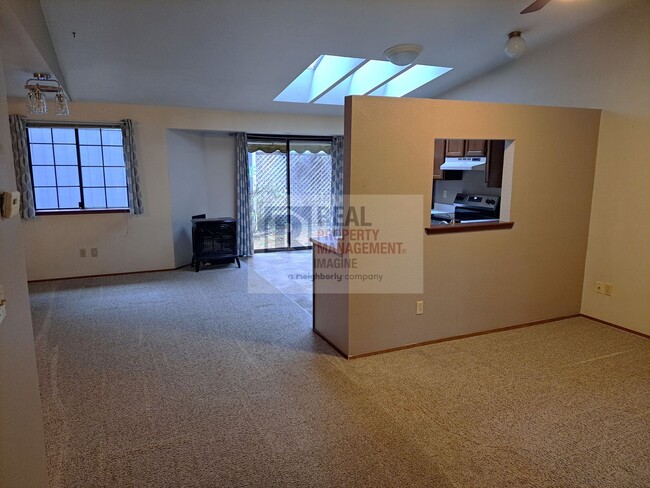 Building Photo - Check out this adorable 2.0 bedroom, 2.0 b...