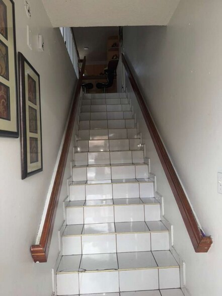 Building Photo - 3254 W 70th St