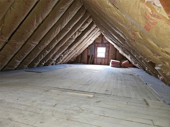 Building Photo - 120 Henry St