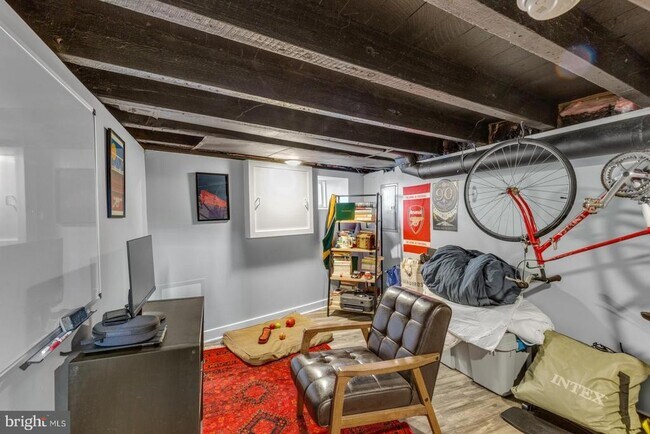 Building Photo - 2531 Collins St