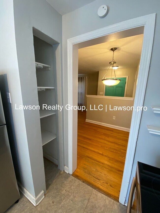 Building Photo - Raleigh Court -Three Bedroom Ranch with Basement