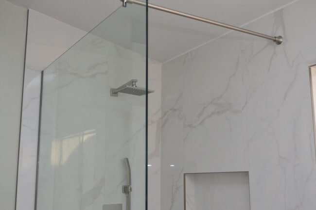 Building Photo - SE - SINGLE STORY 3 BEDROOM, FULLY UPGRADED HOME IN GATED COMMUNITY