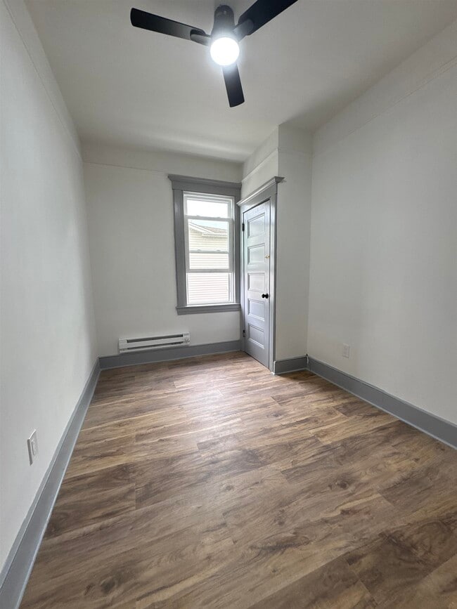 Building Photo - 47 Vreeland Ave