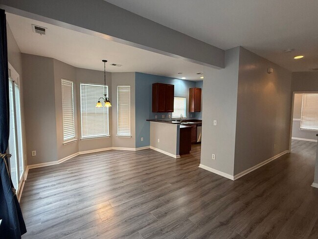 Building Photo - 194 Avonshire Dr