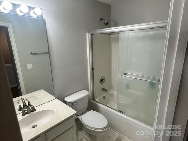 Building Photo - 3213 Mannington Dr