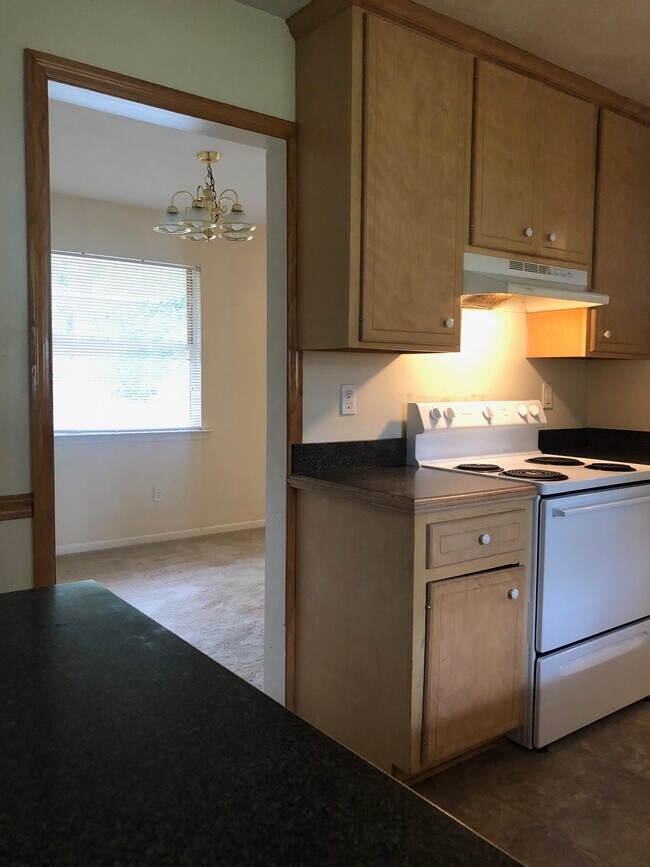 Building Photo - 1510 Raa Ave