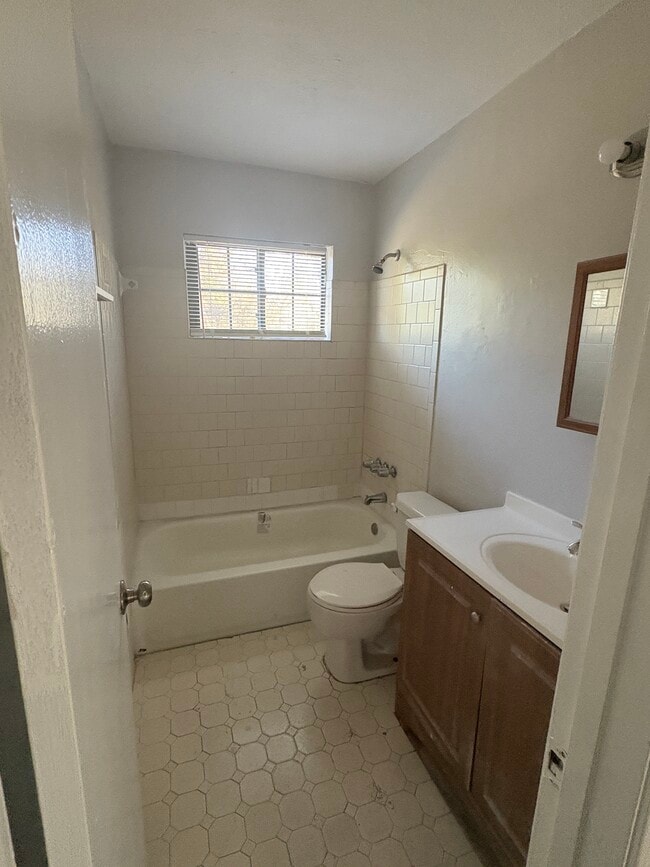 Building Photo - 3206 Montwood Dr