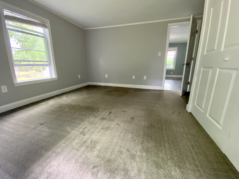 Building Photo - 1106 Highland Ave