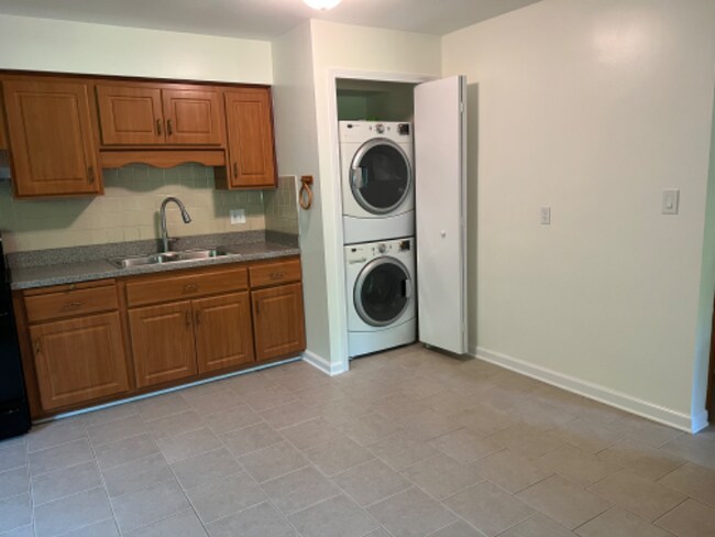 Building Photo - 1239 Broadrock Ct