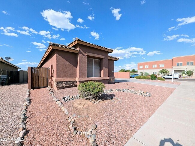 Building Photo - 1530 E Branham Ln