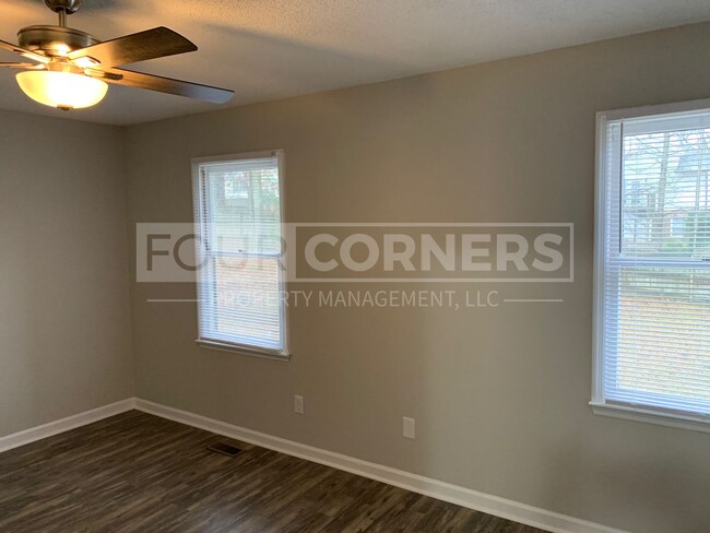 Building Photo - Beautiful 2 Bedroom 2.5 Bath Townhome