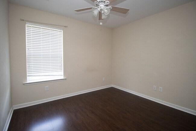 Building Photo - 106 Shumard Oak Ct