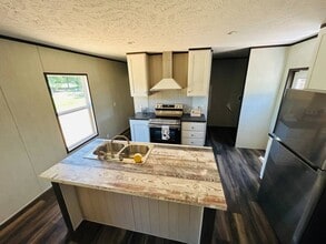 Building Photo - 575 Payne Creek