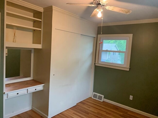 Building Photo - 133 May St